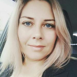 Katsi, 25, woman